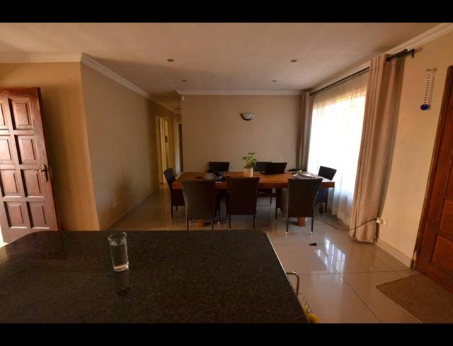 5 BEDROOM HOUSE FOR SALE IN HEUWELOORD